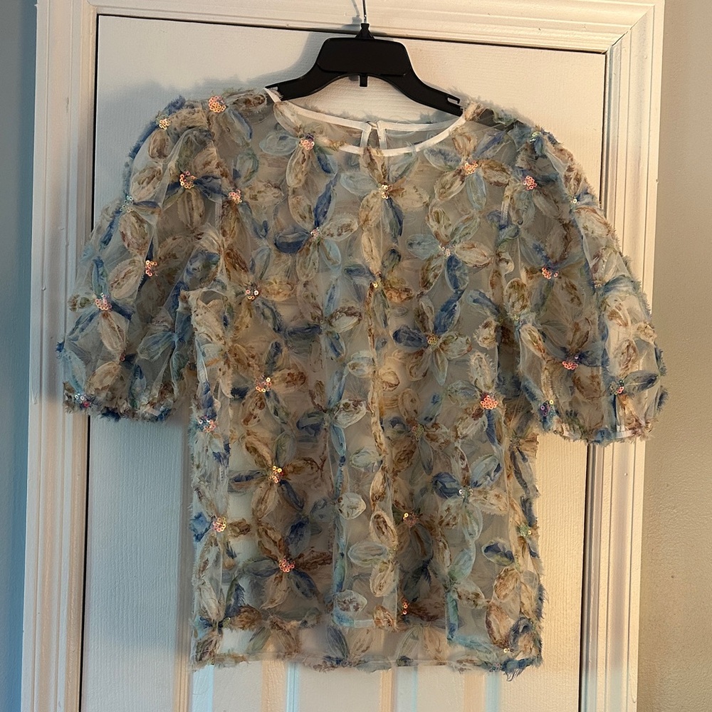 Floral Appliqué Short Sleeve Top in Blue and Cream